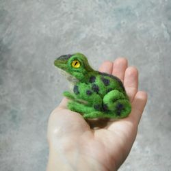 Felted frog/Realistic frog/Needle felted animal/Realistic animal
