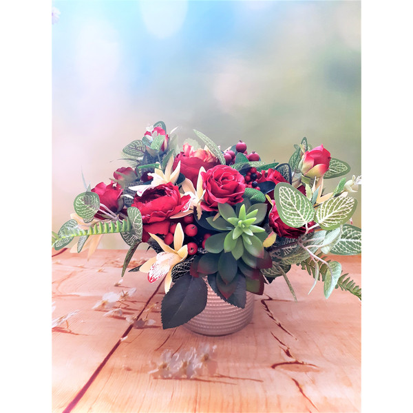 Burgundy-roses-succulents-Floral-Centerpiece-1.jpg