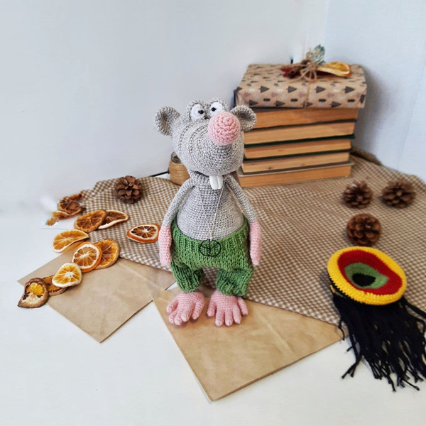 Big Gray mouse toy in Funny Rasta Hat.jpg