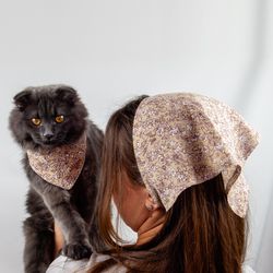 Beyge cottagecore pet bandana bib. Neutral cat and owner floral bandana set. Matching kitten and owner gift set.