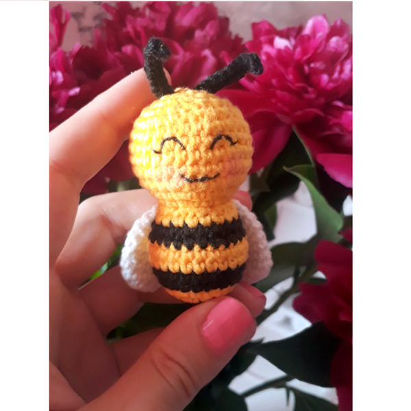 little-bee-crochet-pattern.jpg