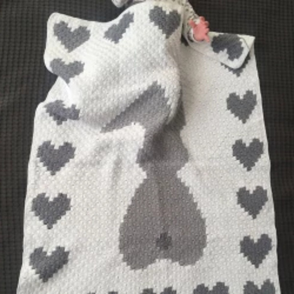 crochet-c2c-rabbit-hearts-boarder-baby-blanket-2.jpg