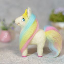 Felt unicorn / Unicorn figurine with rainbow mane and tail/Unicorn sculpture/Unicorn toy