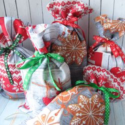 Set of 5 Christmas Gift Bags - Reusable fabric Bags  - Christmas Decor - Fabric Gift Wrap - Christmas Wrap - Santa Sacks