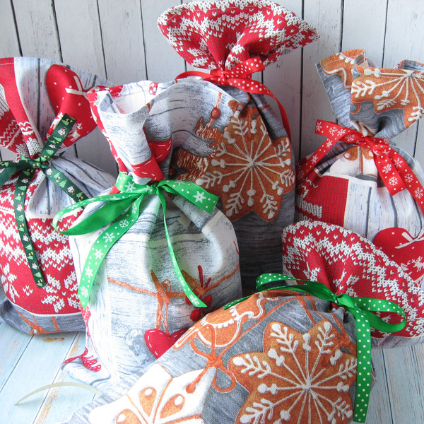 Christmas-Gift-Bags.jpg