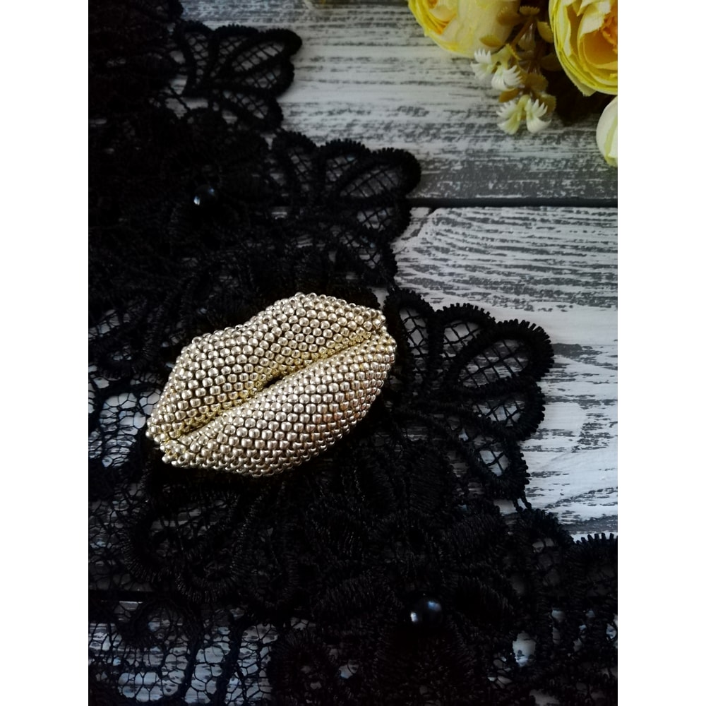 Beaded Brooch Lips