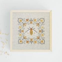 Bee cross stitch pattern PDF