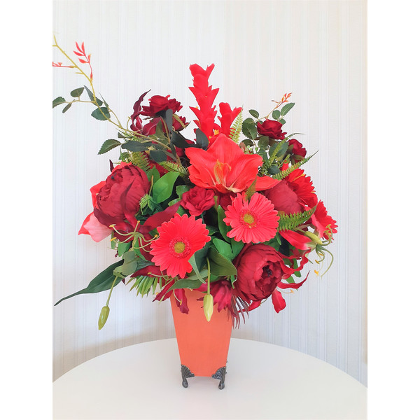 Red-Silk-Floral-Centerpiece-in-vase-2.jpg