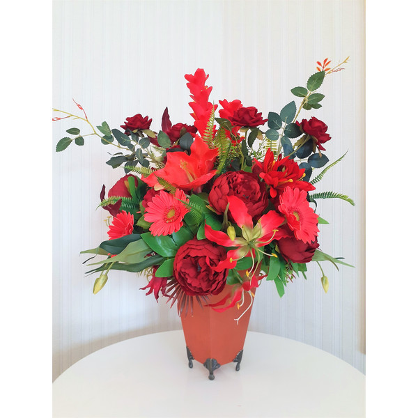 Red-Silk-Floral-Centerpiece-in-vase-9.jpg