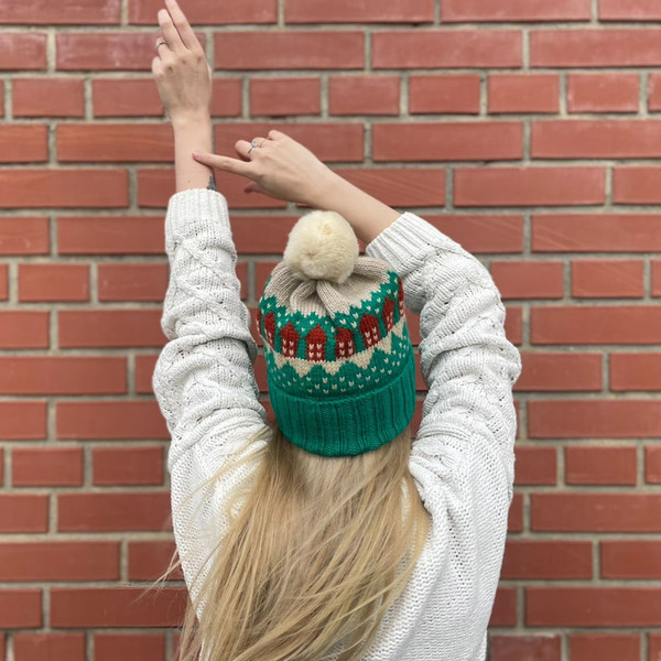 Green-knitted-warm-unisex-hat-4