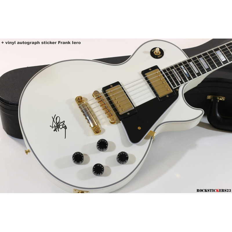 Frank Iero autograph.png