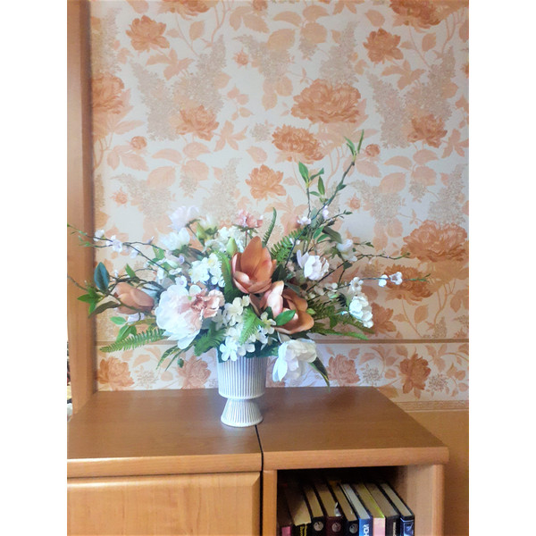 beige-silk-magnolia-anemones-centerpiece-9.jpg