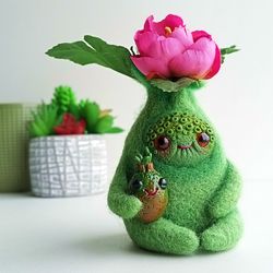 Whimsical Woolen Flower Mother with baby/Handcrafted felted creature/Collectible fantasy sculpture/Mandrake Desk Decor