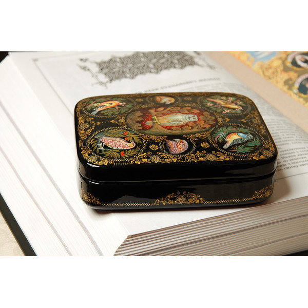 Ornate lacquer jewelry box
