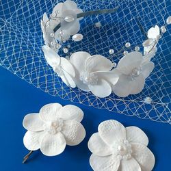 Wedding Headpiece, Wedding flower headband, White bridal headband, White flower bridal hair pins, White bridal bobby pin
