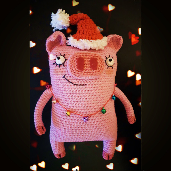Soft-crochet-toy-piggy-funny-new-year