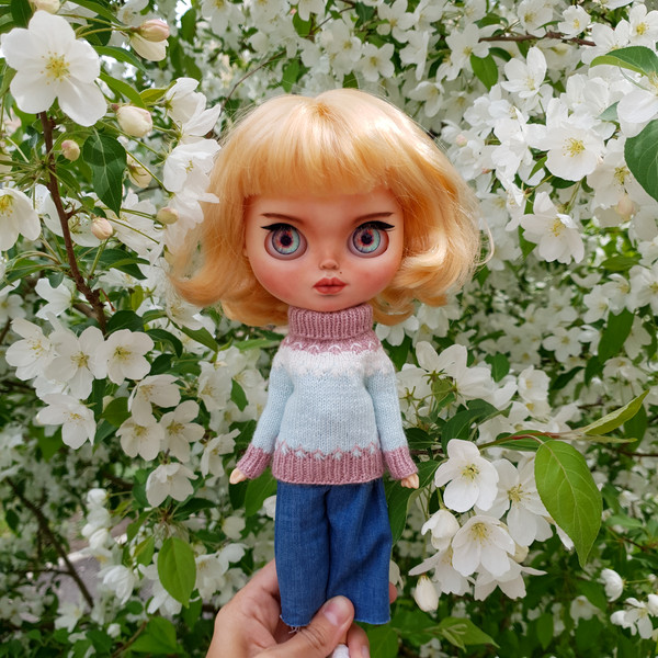 Blythe knit sweater with Flower pattern, Neo Blythe clothes, Custom doll clothes