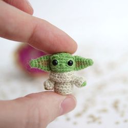 Baby Yoda miniature crochet figurine Star Wars gift tiny green alien Grogu Mandalorian micro crochet Baby Yoda doll