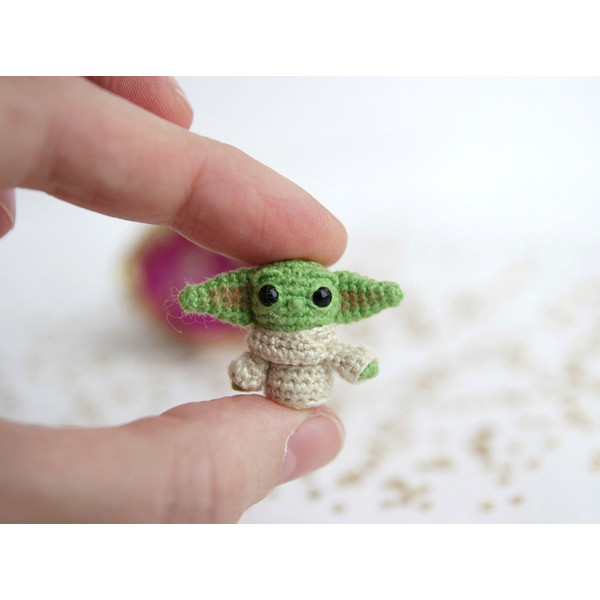 Baby-Yoda-miniature-Star-Wars_Hero.jpg