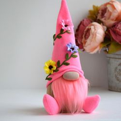 pink flower gnome