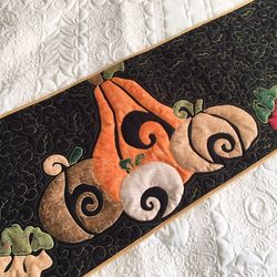 Quilted Thanksgiving table runner, Pumpkins bed topper, Halloween tablecloth, Fall leaves black quilt, Long table topper