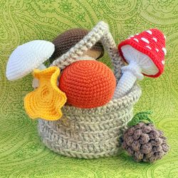 Toy mushrooms in basket, Fly agaric soft toy, play kitchen food, crochet pretend toy, good for childrens hand, true size