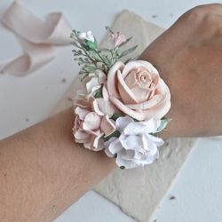 Pale pink wrist corsage, blush bridesmaids corsage, flower bracelet, flower wedding, blush pink wedding, wrist corsage