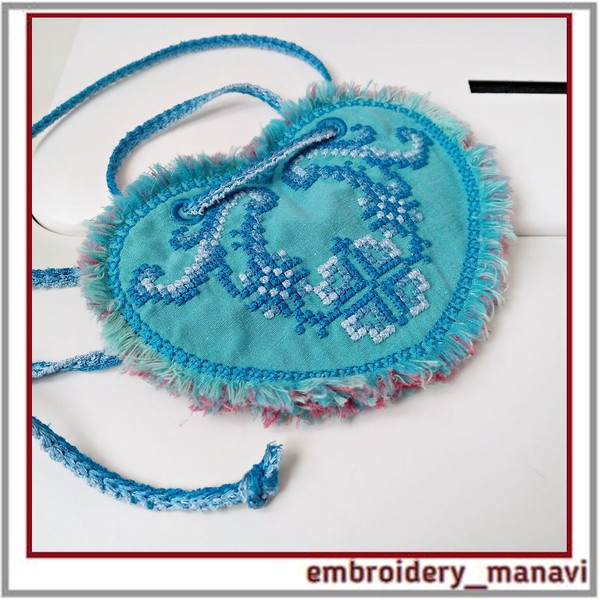 Machine-Embroidery-Design-pendant-in-the-cross-stitch-Gzhel