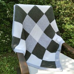 Hand-knitted baby blanket, gray-white wool plaid for baby crib