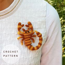 Crochet miniature Scorpio pattern. Amigurumi Scorpio pattern. Crochet scorpio brooch. Crochet Scorpio zodiac pattern.