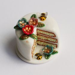 Miniature food for dollhouse, vanilla cake with bees and flowers for dolls at 1:12 scale