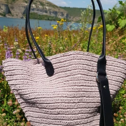 Beautiful crochet bag from raffia ispie