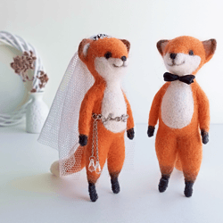 WEDDING GIFT for couple/Wedding cake topper Fox/Animal wedding/Woodland Wedding/Bride & Groom Figurine/Desk Foxy Couple