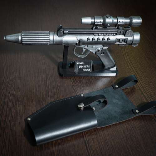 DH-17 blaster pistol with leather holster | Star Wars Replica | Star Wars Props | Star Wars Cosplay