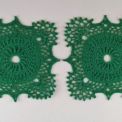 Set of 2 square shaped mini green crocheted relief lacy place mats for dinning table decorating