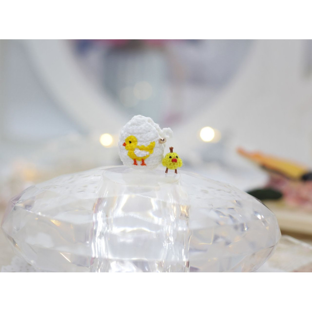 micro-crochet-chicken-in-egg.jpg