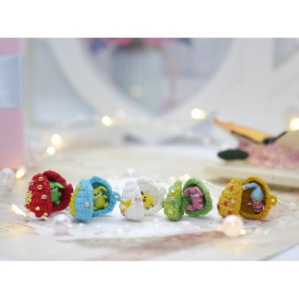 easter-miniatures-egg-with-toy.jpg