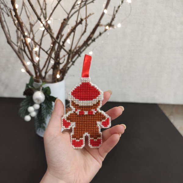 Gingerbread man cross stitch pattern for plastic canvas. Detailed tutorial with photos and instructions  by Smasterilli.JPG