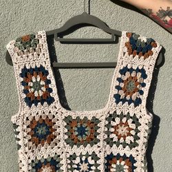 Crocheted cotton linen top in granny square technique