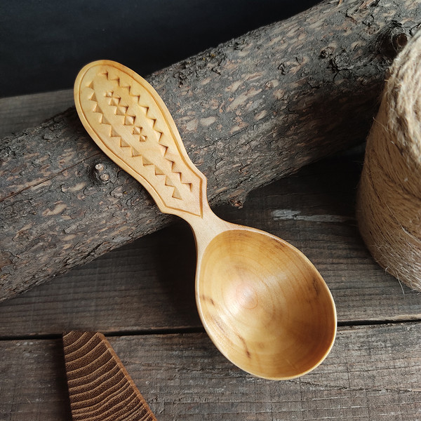 Handmade wooden coffee scoop from natural willow wood with decorated handle - 03