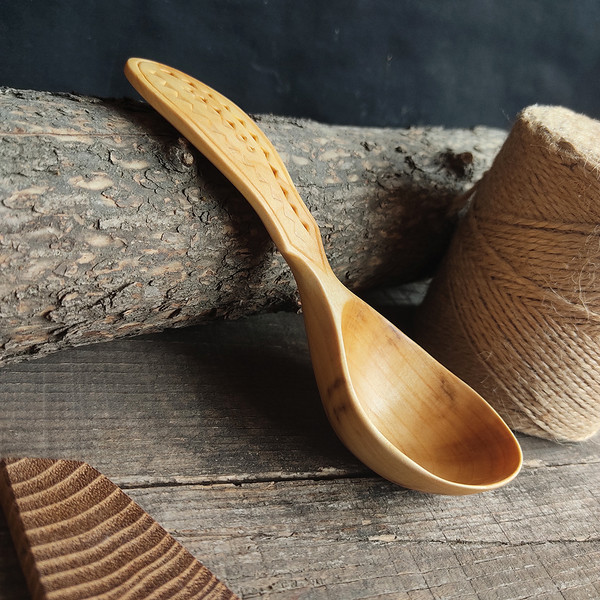 Handmade wooden coffee scoop from natural willow wood with decorated handle - 04