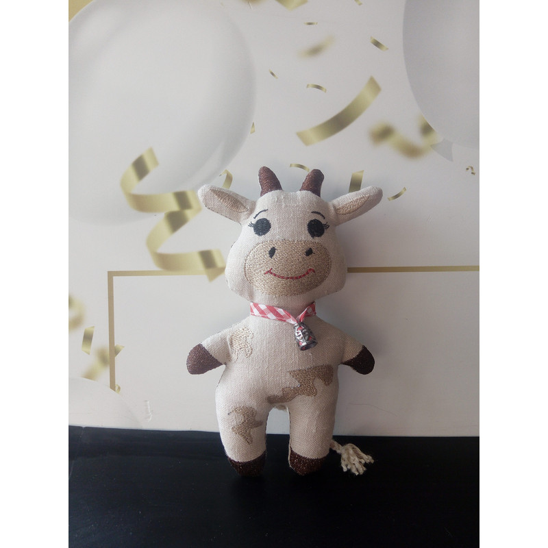 DBT039_Toy bull_1.jpg