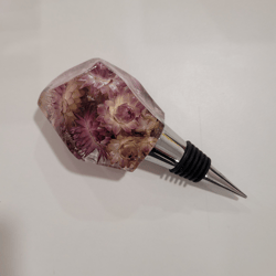 resin wine bottle stopper with embedded dried purple australian strawflowers