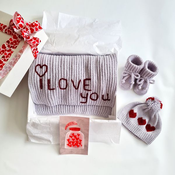 Gift-basket-expecting-parents-birth-baby-boy-or-girl-9