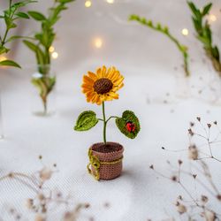 Miniature SUNFLOWER and Ladybird in a pot, Flower present crochet, Fairy garden gift, Mother Day Gift from daughter