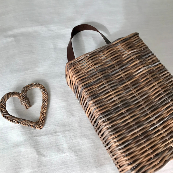 Brown-hanging-sto4age-basket-with-leather-handle.jpeg