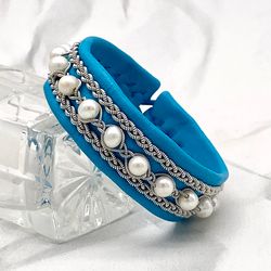 Women's leather bracelet with natural pearls. Pearl bracelet for girls