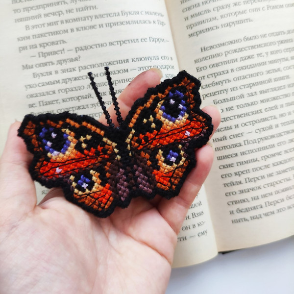 Butterfly corner bookmark cross stitch pattern and tutorial for plastic canvas PDF by Smasterilli. Digital cross stitch pattern for instant download..JPG