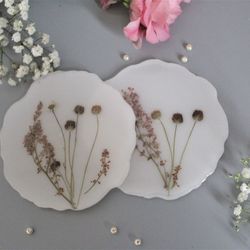 Set of 2 Coasters with clover, White Coaster with dried flowers, plant mom gift,  gift for mom
