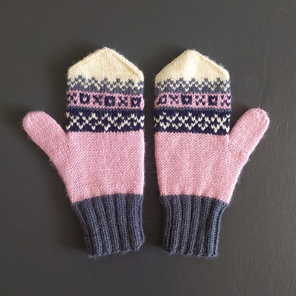 Pink-jacquard-womens-knit-mittens-3